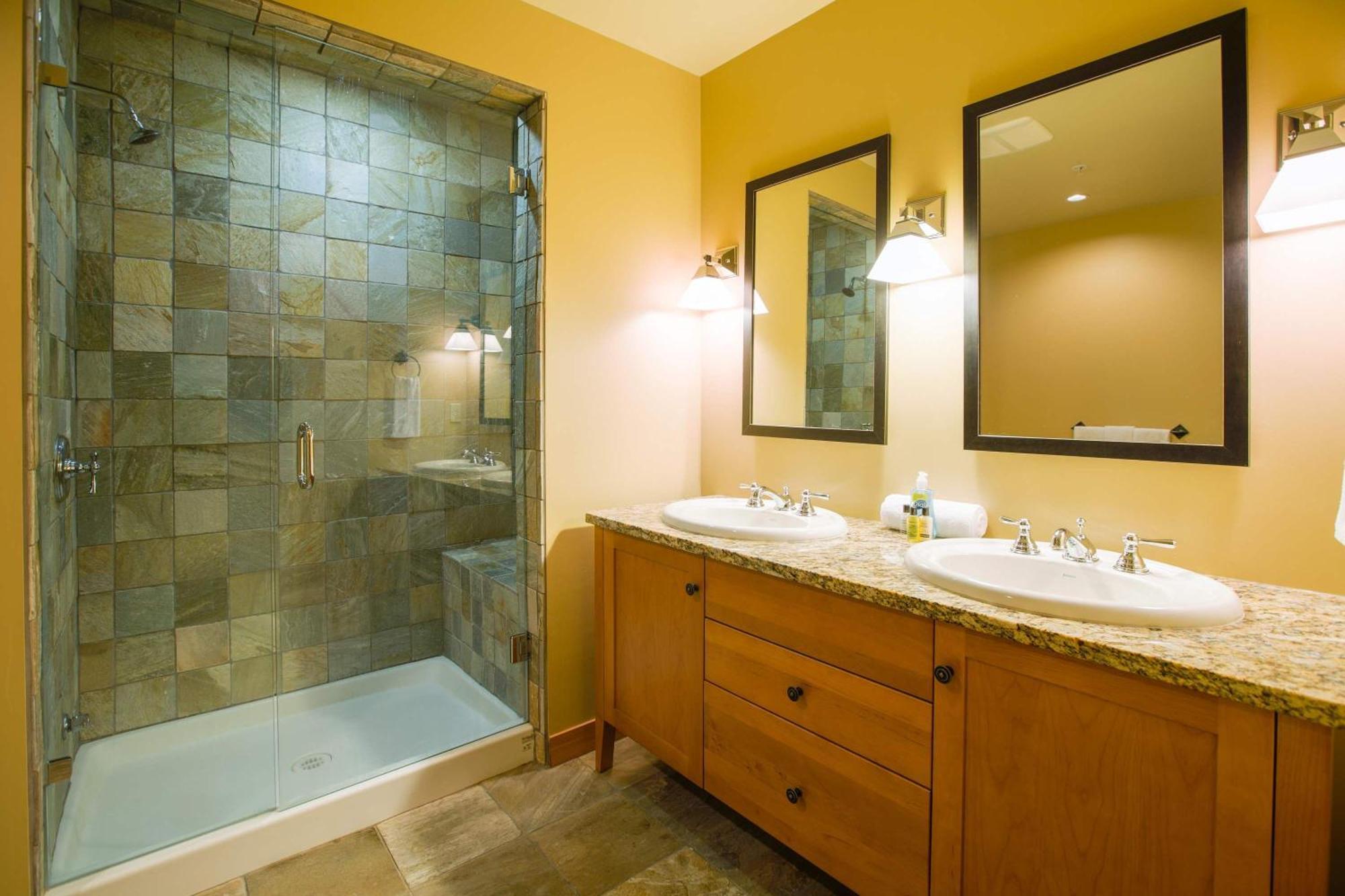 Slalom Creek Three Bedrooms Rossland Ngoại thất bức ảnh